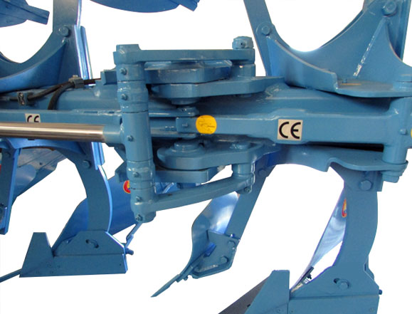 Hydraulic folding for road transport